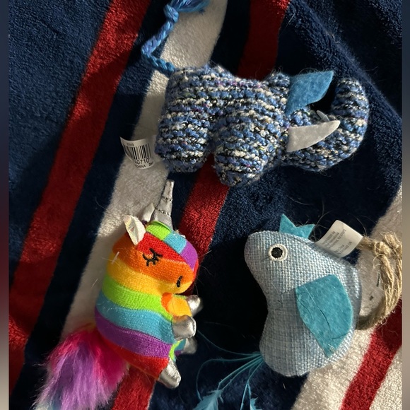 Assortment of catnip cat toys - Picture 1 of 5